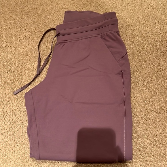 lululemon athletica Pants - Lululemon joggers size 8